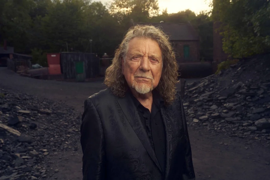 Robert Plant με τους Saving Grace και τη Suzi Dian - «All that glitters» robert-plant-by-tom-oldham.jpg