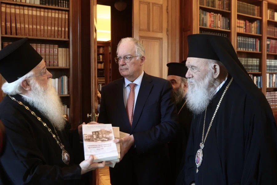 Συνάντηση Τασούλα – Ιερώνυμου: Στο επίκεντρο η κληρονομιά του προσφυγικού ελληνισμού Ιερώνυμος και Κώστας Τασούλας.