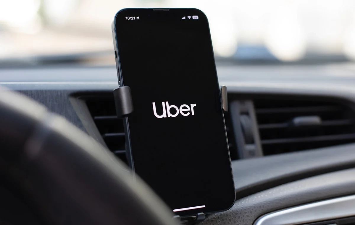 Μελέτη ΙΟΒΕ: H συμβολή της Uber στην ελληνική οικονομία μετά από 10 χρόνια παρουσίας Μελέτη ΙΟΒΕ: H συμβολή της Uber στην ελληνική οικονομία μετά από 10 χρόνια παρουσίας