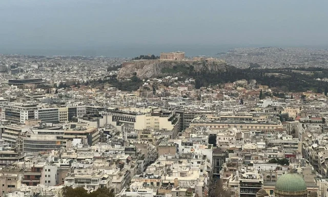 Καιρός: «Καμία σιβηρική εισβολή, έρχονται χιόνια και καταιγίδες» - Η πρόγνωση Κολυδά Καιρός: Πέπλο αφρικανικής σκόνης κάλυψε για δεύτερη μέρα την Αθήνα - Πόσο θα διαρκέσει το φαινόμενο