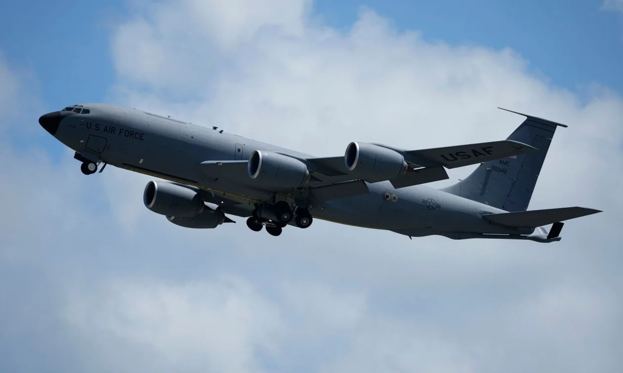 Συντριβή ιπτάμενου τάνκερ KC-135 της Πολεμικής Αεροπορίας των ΗΠΑ στο Ιράκ Συντριβή ιπτάμενου τάνκερ KC-135 της Πολεμικής Αεροπορίας των ΗΠΑ στο Ιράκ
