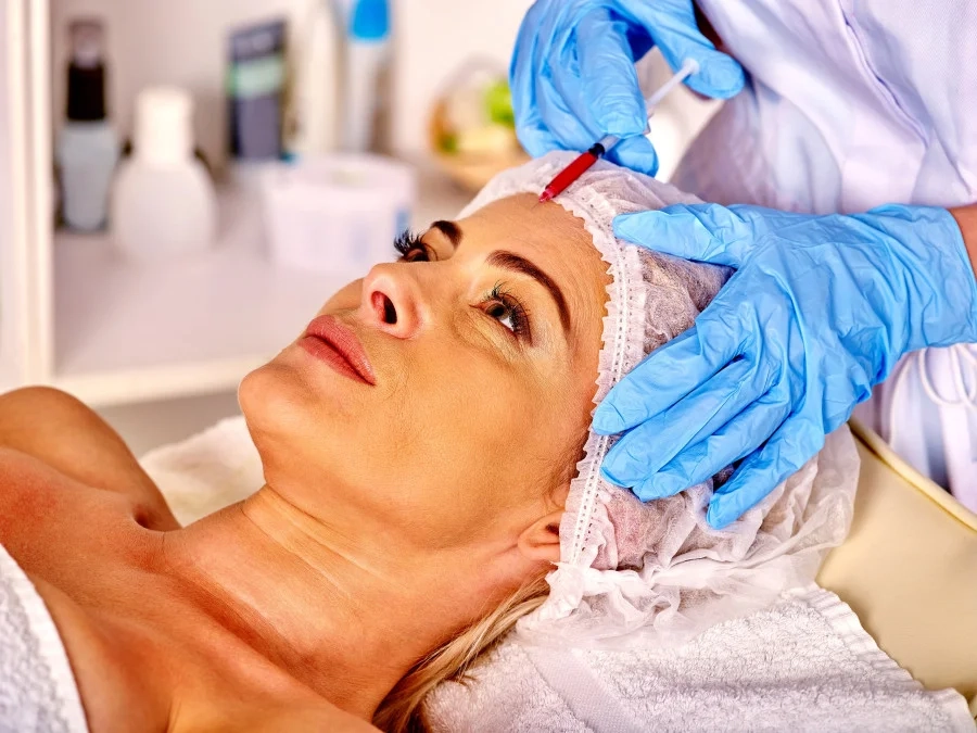 Botox ή fillers; Πώς λειτουργεί το καθένα - Αποτελέσματα και παρενέργειες που πρέπει να γνωρίζετε Botox ή fillers; Πώς λειτουργεί το καθένα - Αποτελέσματα και παρενέργειες που πρέπει να γνωρίζετε