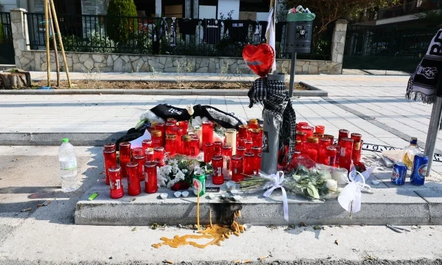 Δολοφονία στην Καλαμαριά: Παραδόθηκε ο φίλος του 20χρονου θύματος - Καταθέτει ενωπίον ανακρίτριας «Βράζει η Θεσσαλονίκη»: Κηδεύεται σήμερα ο 20χρονος - Αναμένεται να παραδοθεί ο φίλος του
