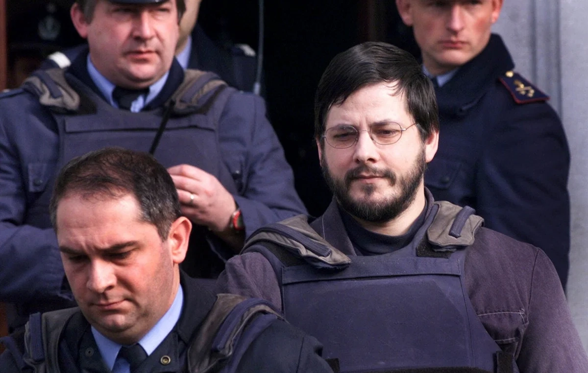 Γυμνές φωτογραφίες παιδιών βρέθηκαν στο κελί της φυλακής όπου κρατείται διαβόητος δολοφόνος, Ντιτρού Γυμνές φωτογραφίες παιδιών βρέθηκαν στο κελί της φυλακής όπου κρατείται διαβόητος δολοφόνος, Ντιτρού