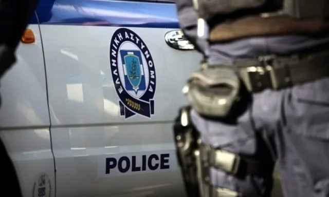 Καματερό: Έκρυβε στο σπίτι του πιστόλι, σφαίρες και αλεξίσφαιρο με διακριτικά της ΕΛΑΣ Πτολεμαΐδα: Αιματηρή επίθεση με μαχαίρι σε 49χρονο – Συνελήφθη ο δράστης